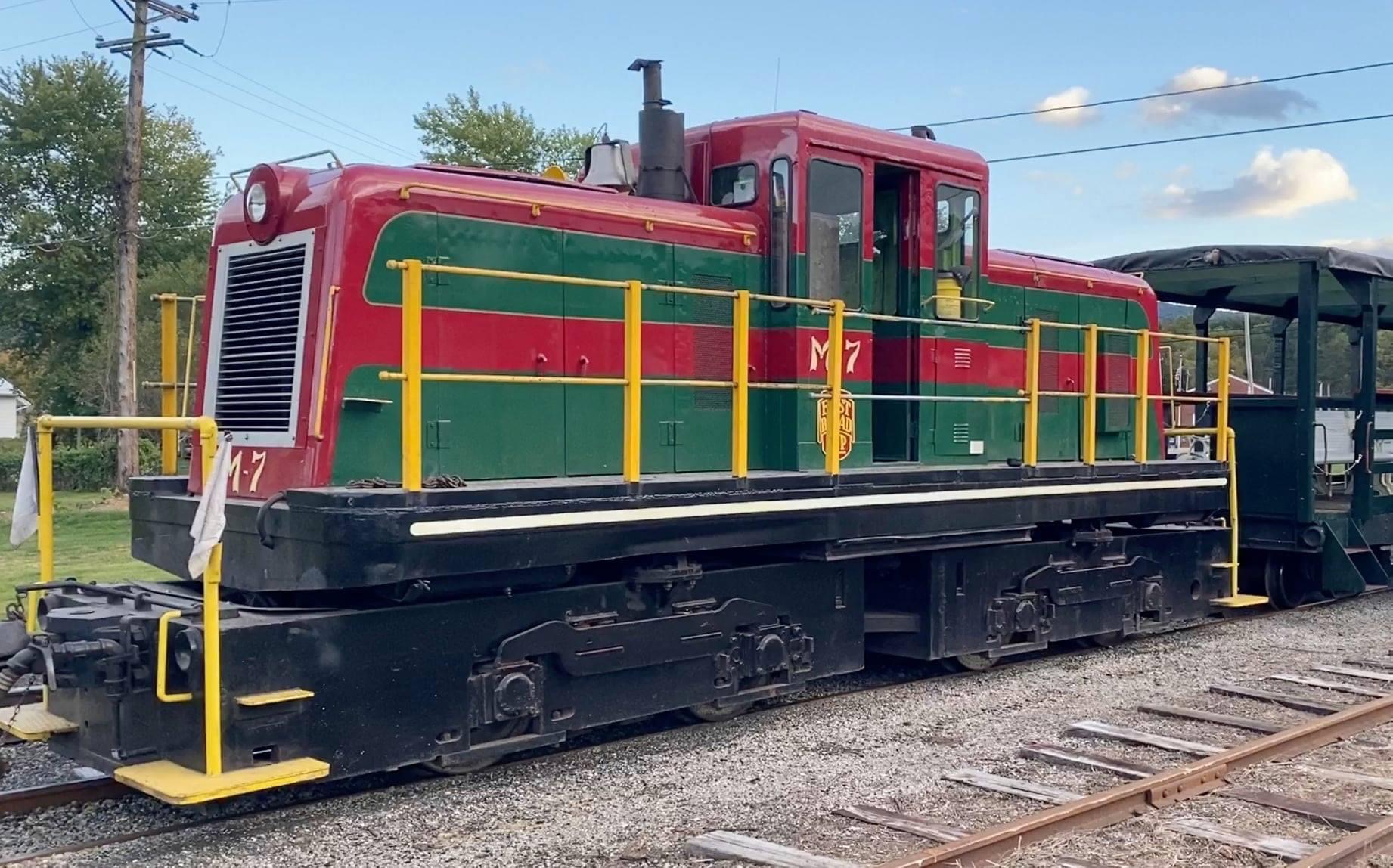 Railroad, Trolley Museum Christmas in Coal Country SHIP SAVES